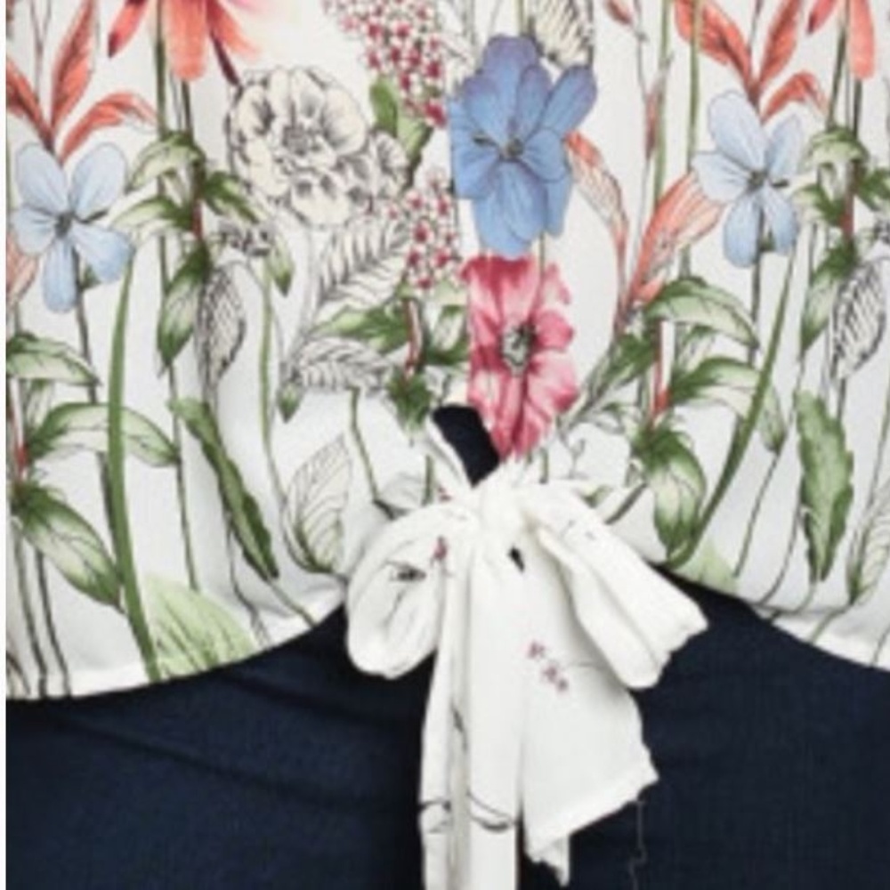 1 LEFT!  White front-tie floral top - Picture 3 of 3